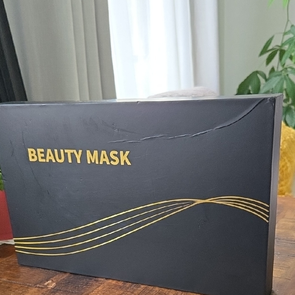 Beauty Mask Black and Gold Skincare Mask